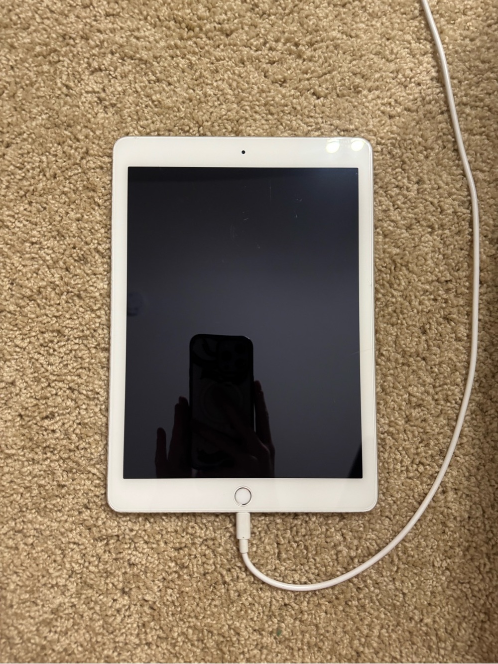 White apple ipad air 2 Tablet with Home Button - Classic White